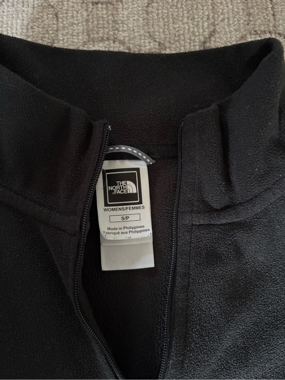 The North Face Women’s Black Half-Zip Fleece Pullover - Picture 2 of 3